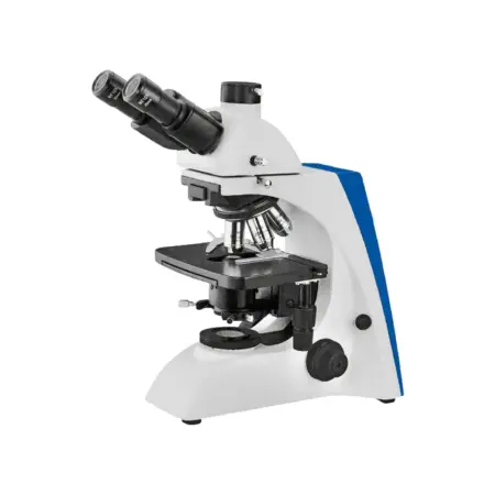 Microscopio clínico Prisma 5000-T con revolver quíntuple, óptica al infinito y platina extendida para análisis especializados.